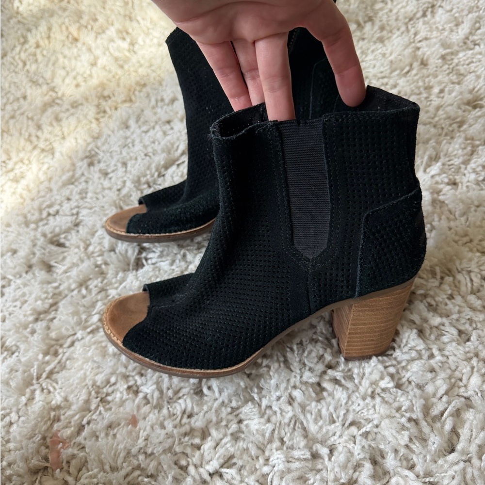 Toms super cute ankle, spring fashion Black and Tan Peep-Toe Heeled Boots